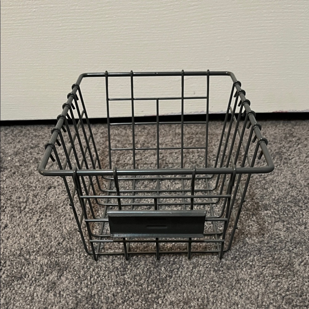 Set of Three Grey Wire Storage Baskets - Picture 4 of 4